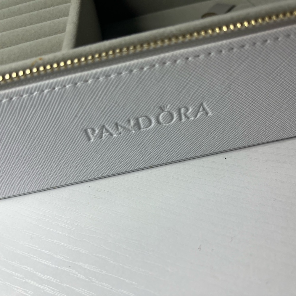 Pandora White Floral Zip Jewelry Case Travel Organizer Ring & Charm Storage - Picture 3 of 8